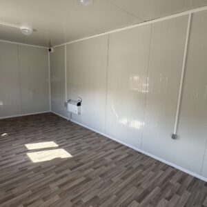 Bureau de chantier 17 m² avec volets roulants – Image 3